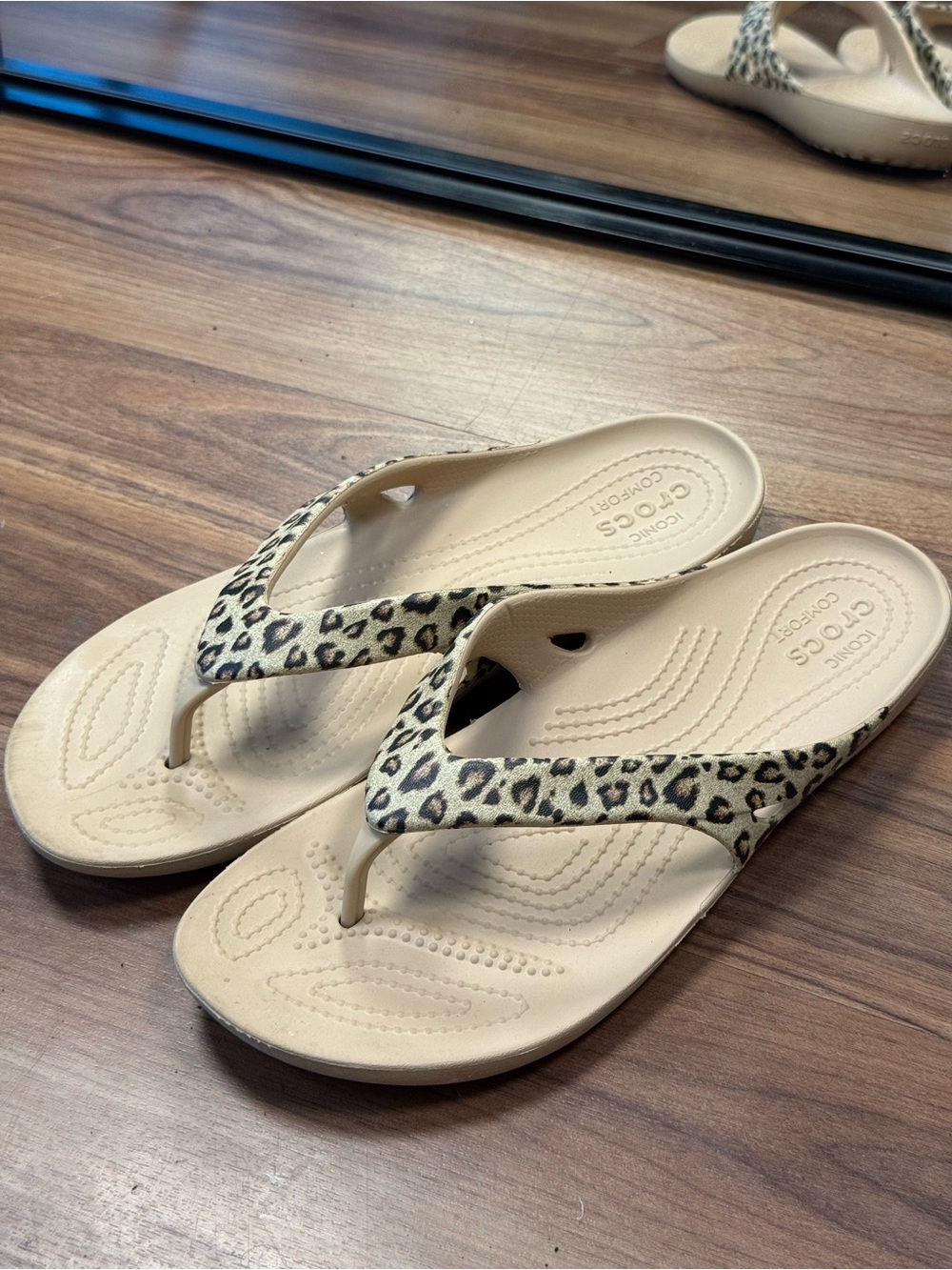 CROCS Women’s Beige Leopard-Print Thong Sandals